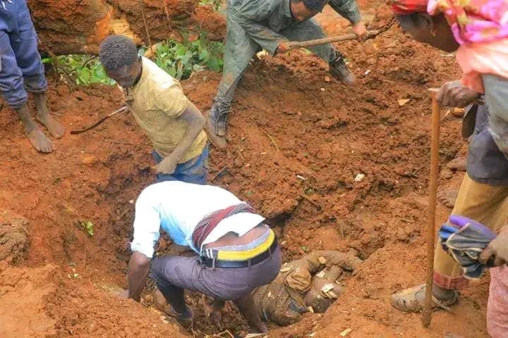 PHOTO from Gofa Zone Government Communication Affairs Department shows rescue operations.